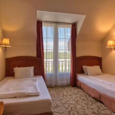 Hotel Bellevue Esztergom Exterior foto