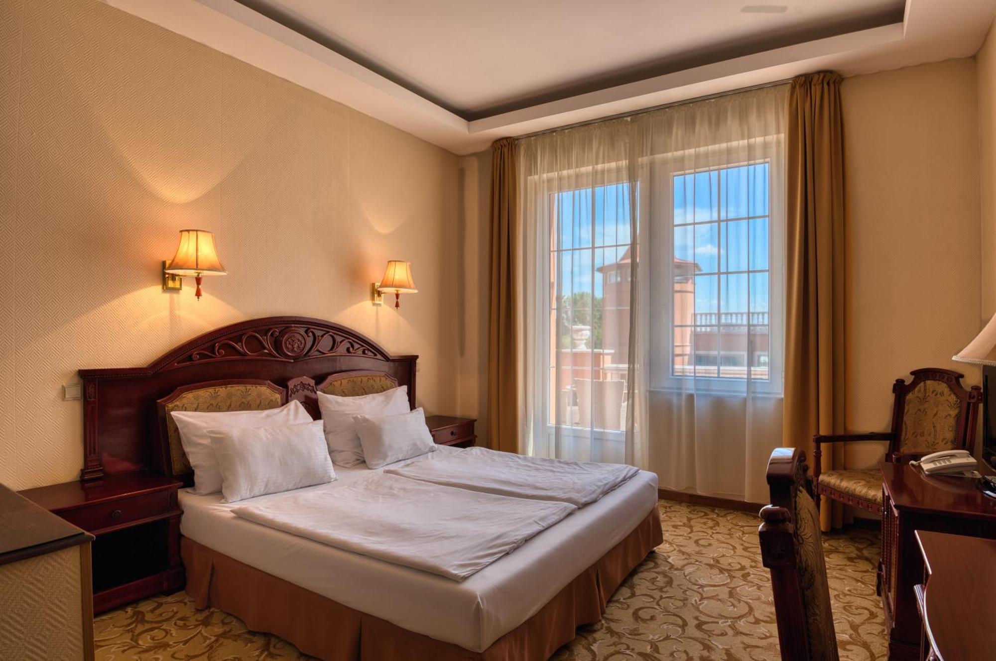 Hotel Bellevue Esztergom Exterior foto