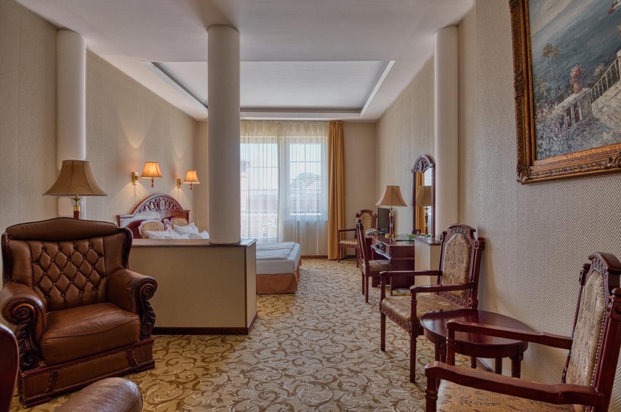 Hotel Bellevue Esztergom Exterior foto