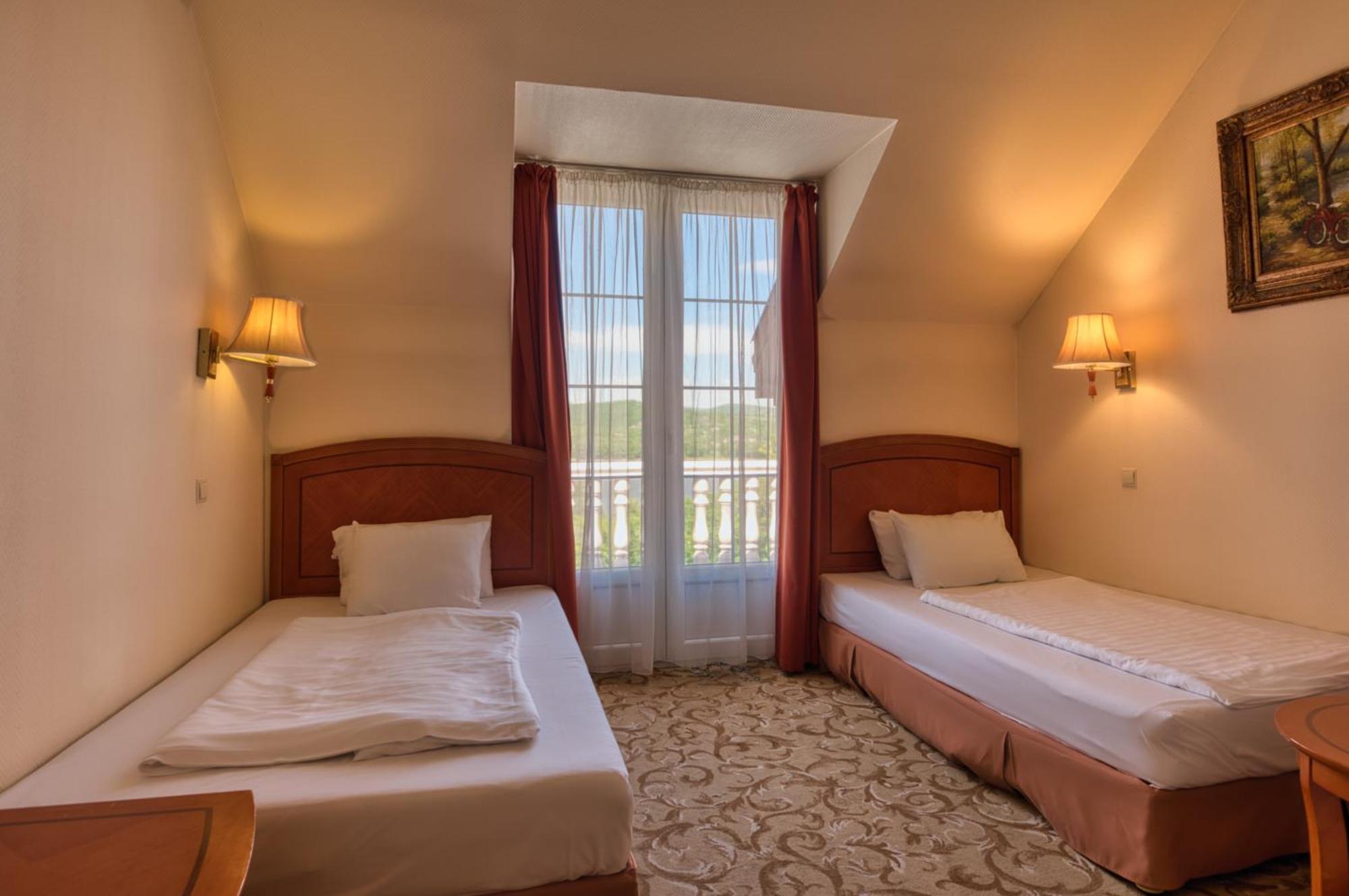 Hotel Bellevue Esztergom Exterior foto