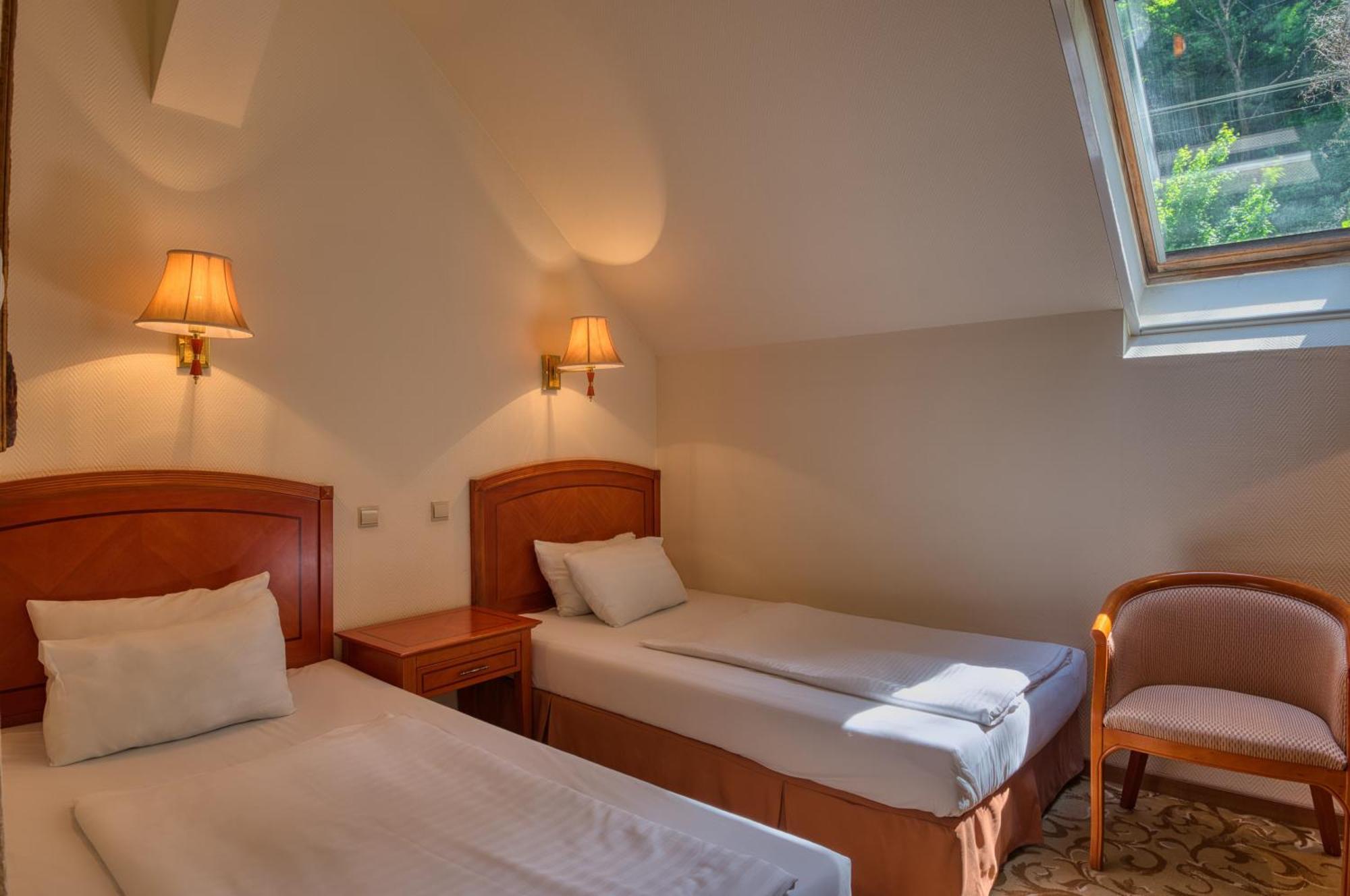 Hotel Bellevue Esztergom Habitación foto