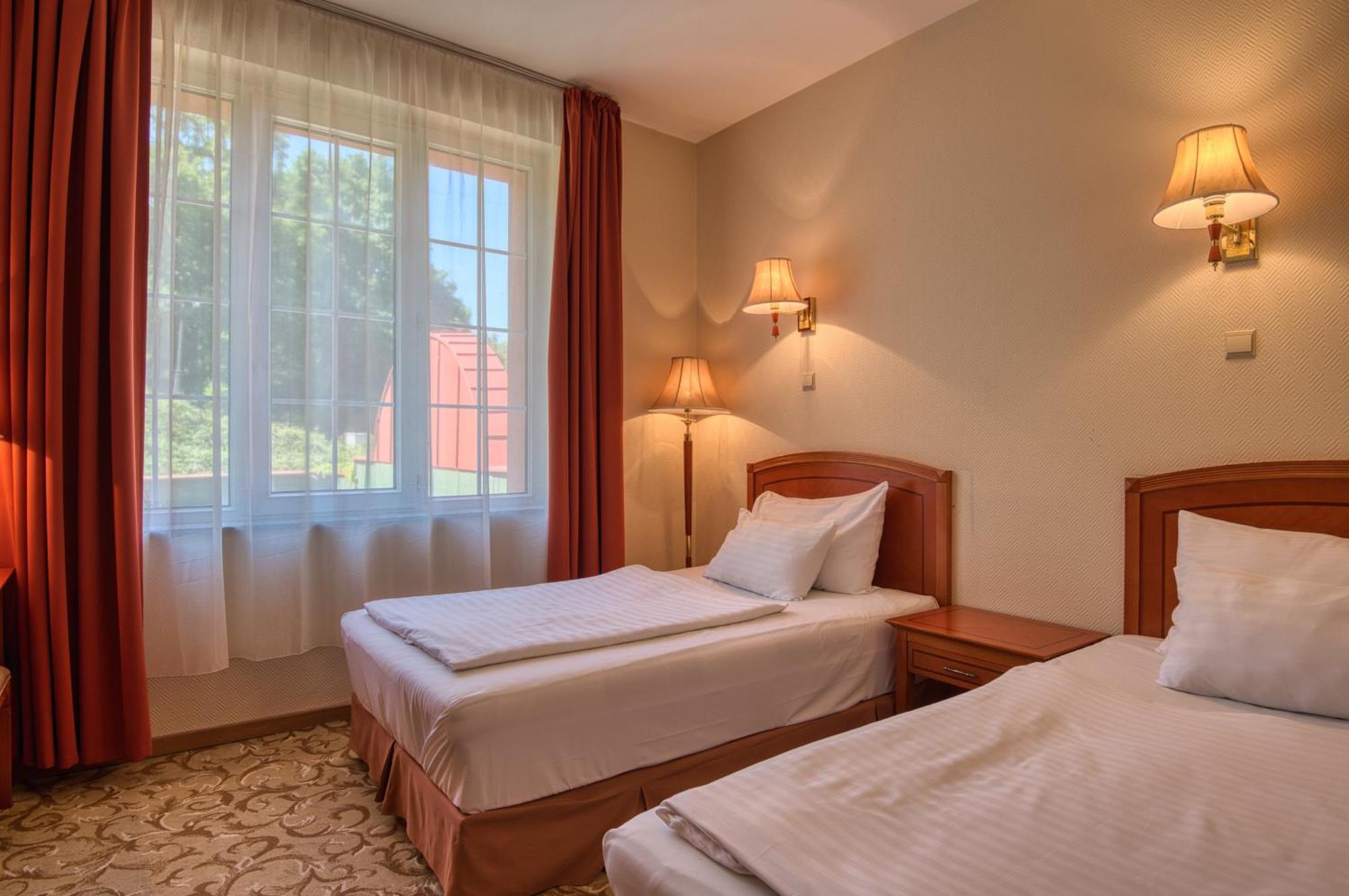 Hotel Bellevue Esztergom Exterior foto