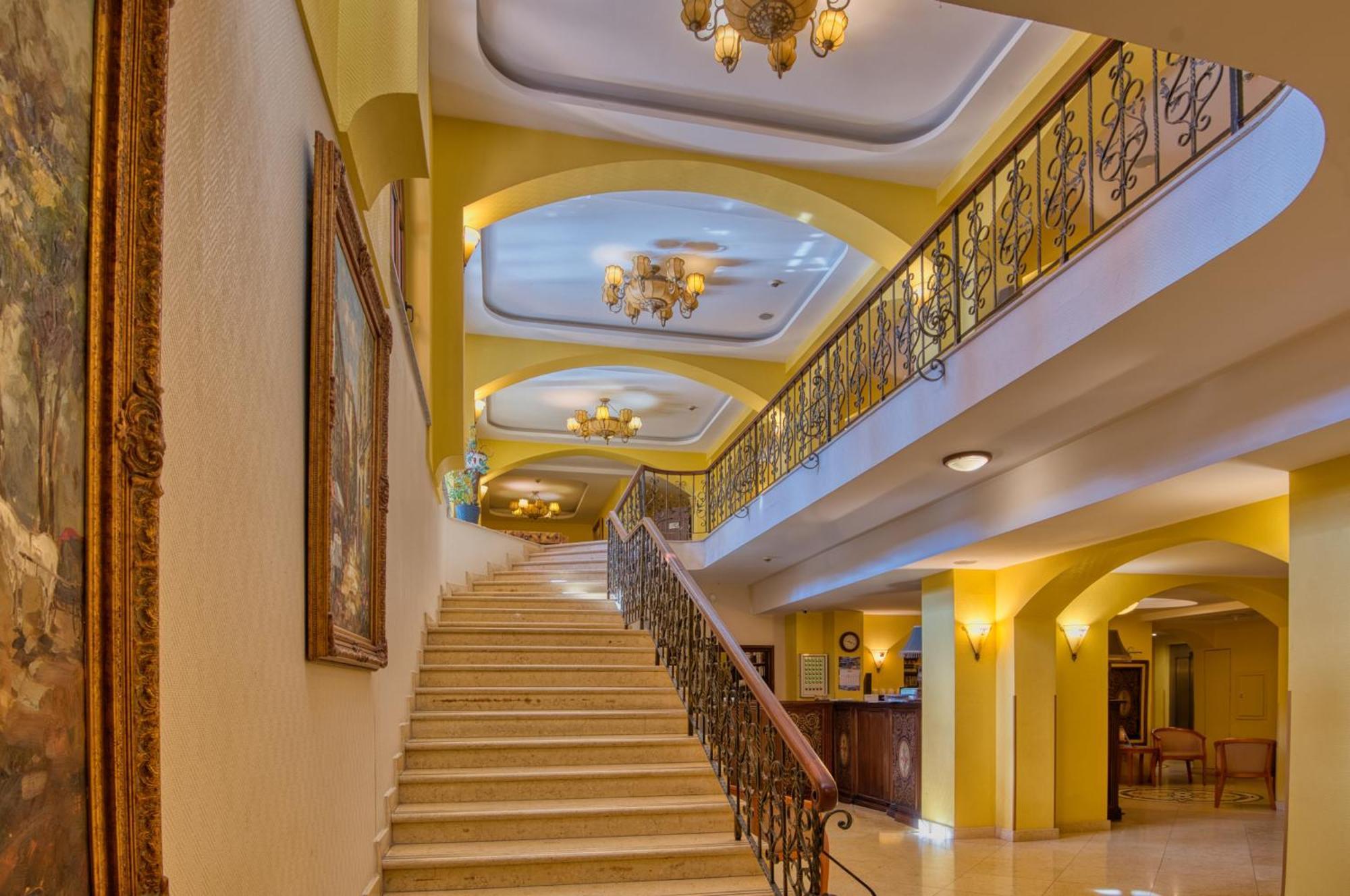 Hotel Bellevue Esztergom Exterior foto