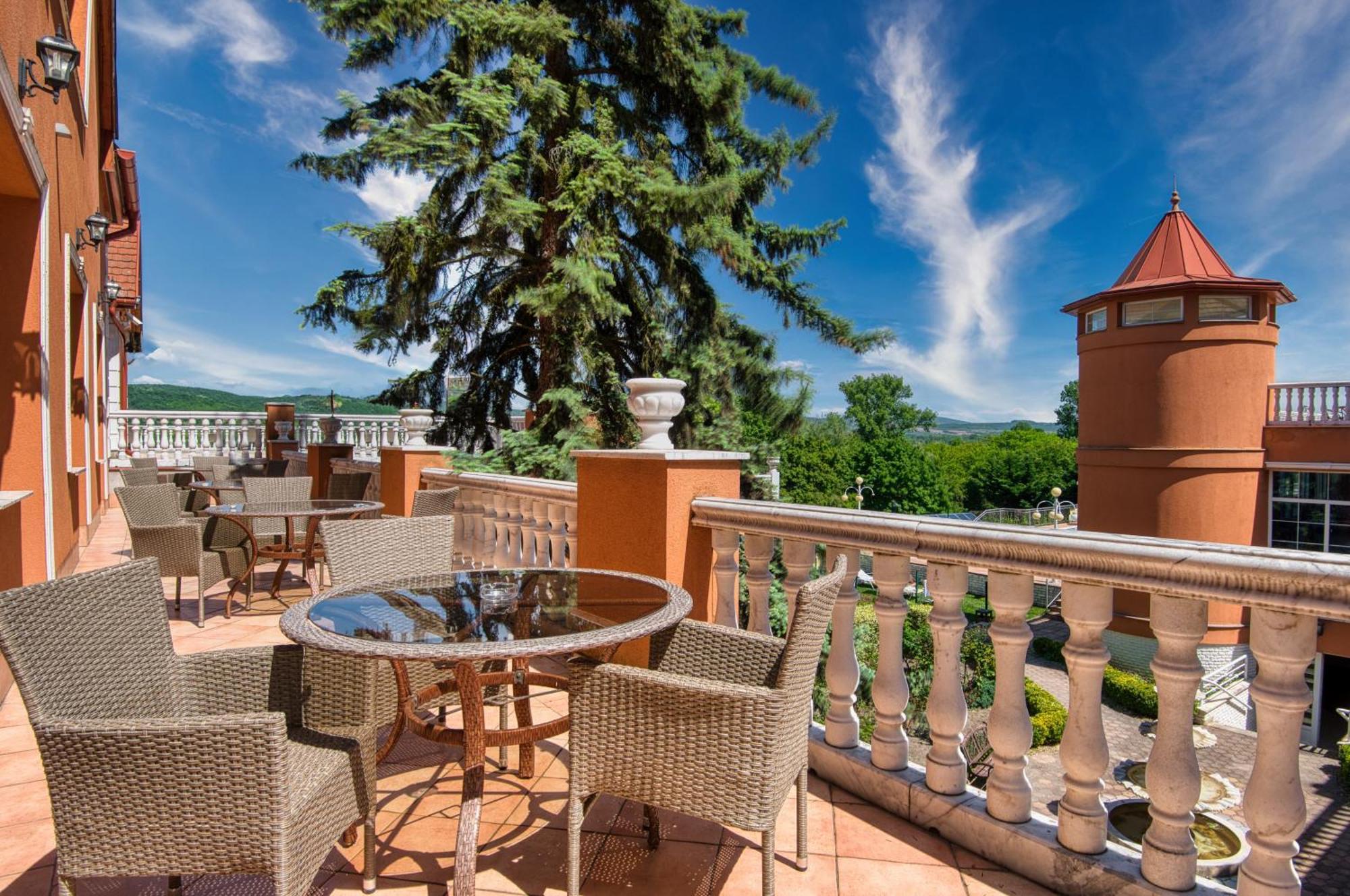 Hotel Bellevue Esztergom Exterior foto
