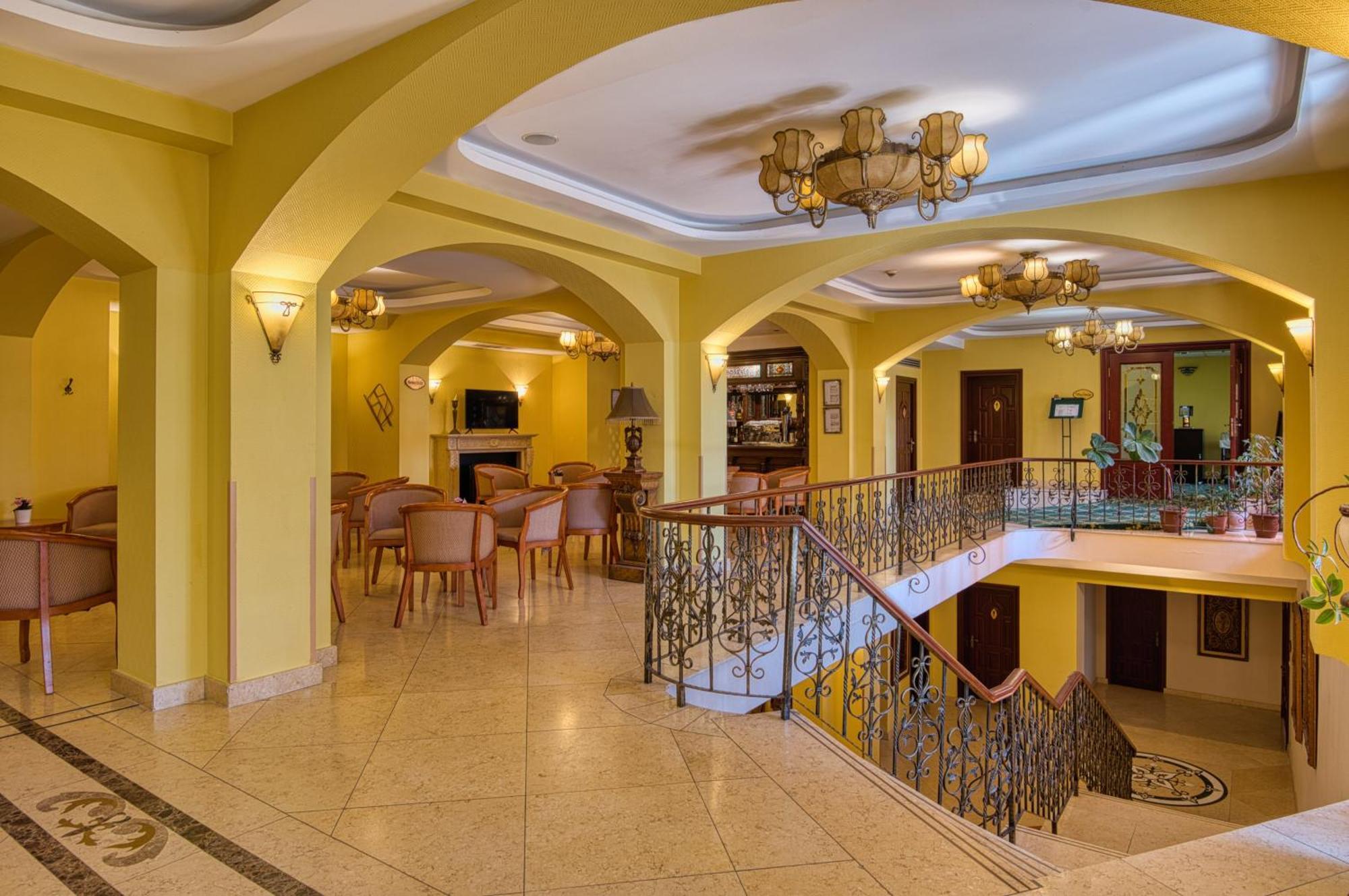 Hotel Bellevue Esztergom Exterior foto