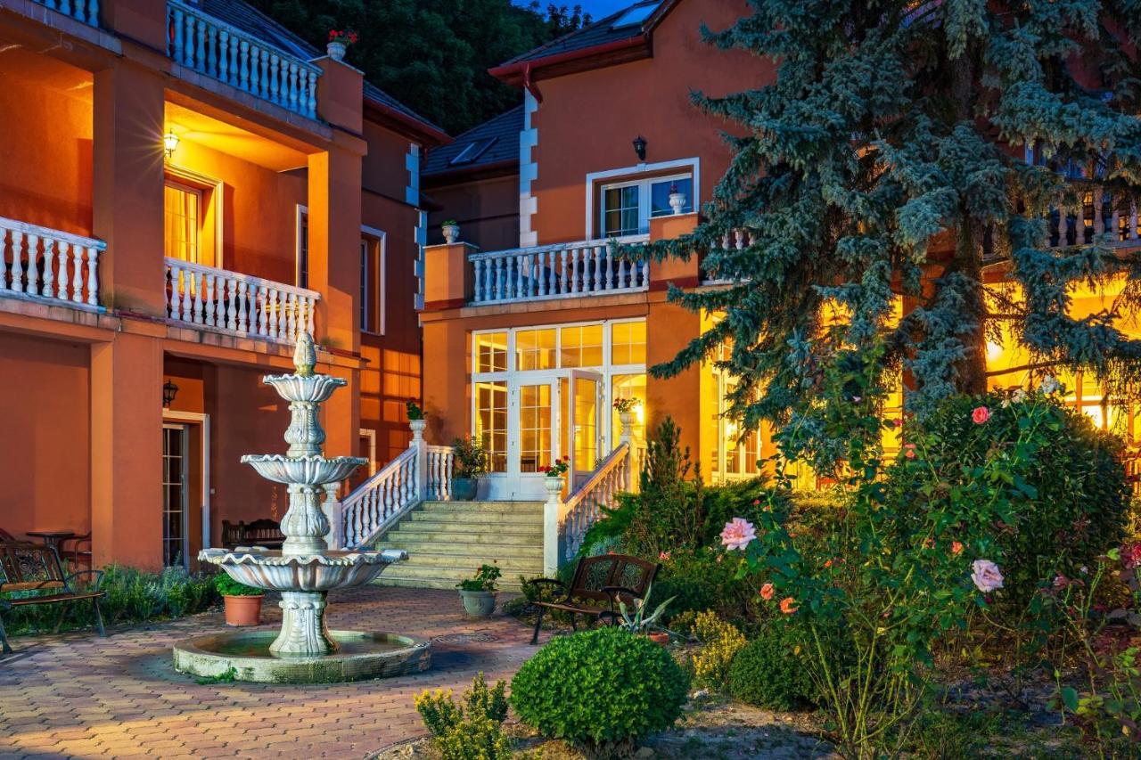 Hotel Bellevue Esztergom Exterior foto